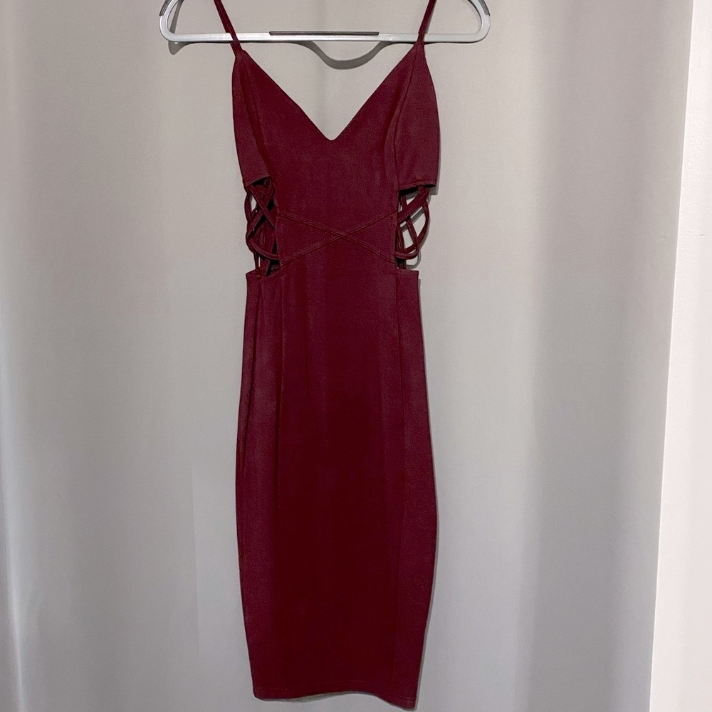 Brown crisscross detail on sides of waist dress
